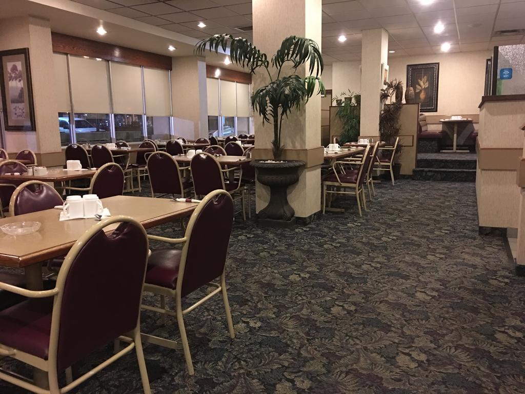 St. Albert Inn & Suites Saint Albert Zewnętrze zdjęcie